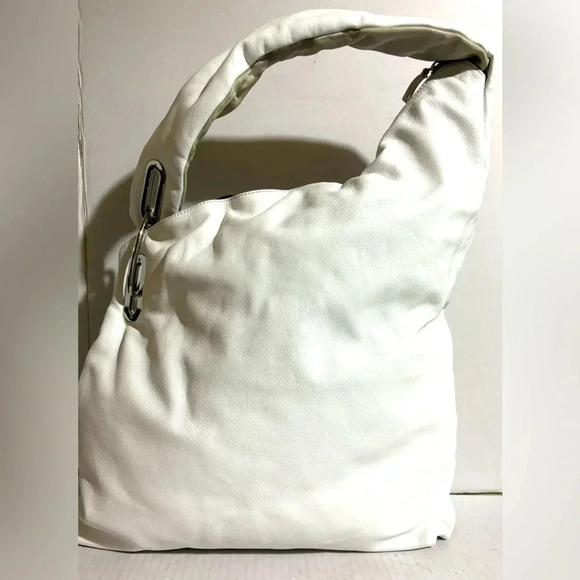 Vic Matie white pebbled leather shoulder handbag - Picture 2 of 10